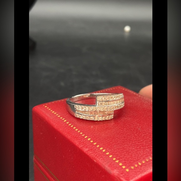 18k Baguette Cut Diamond Ring - Picture 8 of 14